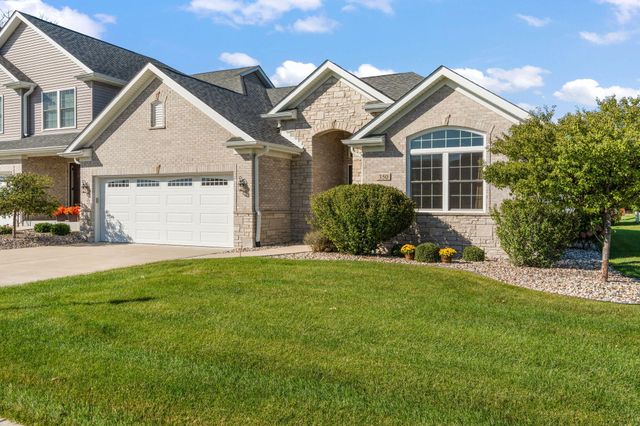 350 Waterford Circle N, Schererville, IN 46375