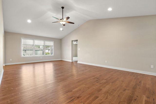 350 Waterford Circle N, Schererville, IN 46375