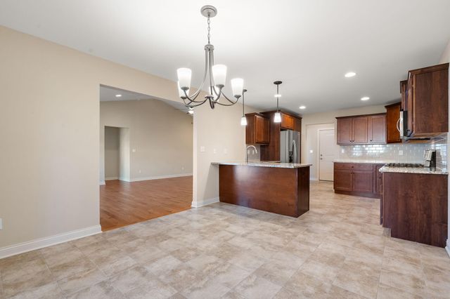 350 Waterford Circle N, Schererville, IN 46375