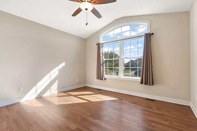 350 Waterford Circle N, Schererville, IN 46375