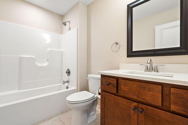 350 Waterford Circle N, Schererville, IN 46375