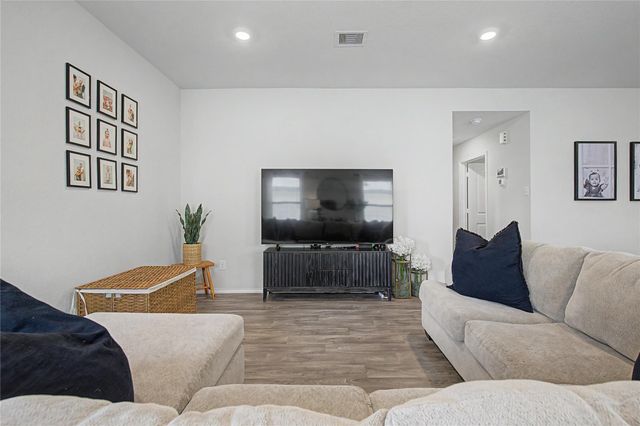 118 Barton Creek Drive, Huntsville, TX 77340