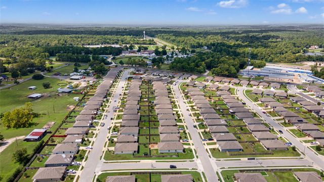 118 Barton Creek Drive, Huntsville, TX 77340