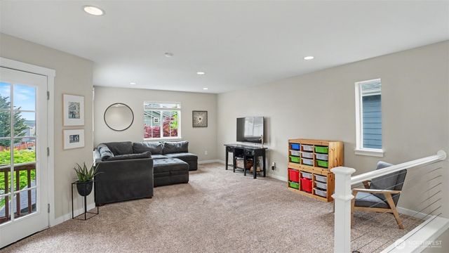 25500 SE 274th Place, Maple Valley, WA 98032