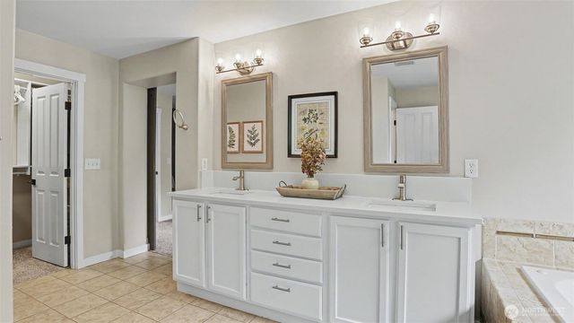 25500 SE 274th Place, Maple Valley, WA 98032