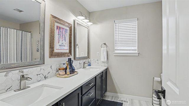 25500 SE 274th Place, Maple Valley, WA 98032
