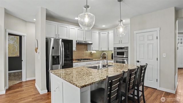 25500 SE 274th Place, Maple Valley, WA 98032