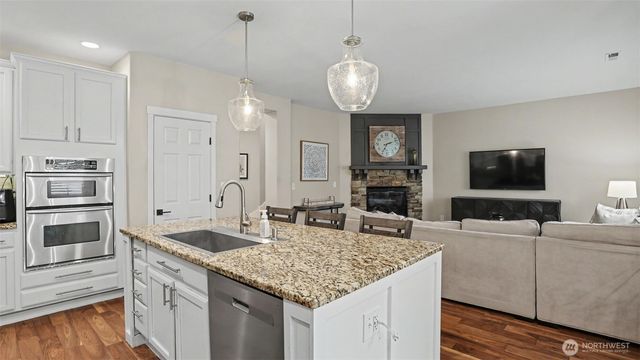 25500 SE 274th Place, Maple Valley, WA 98032