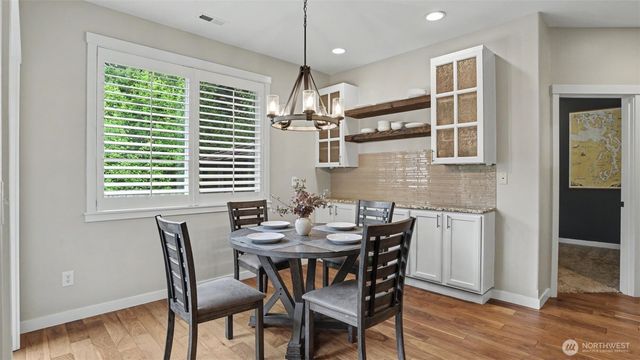 25500 SE 274th Place, Maple Valley, WA 98032