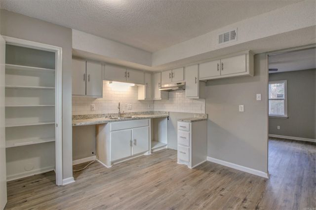 1900 Labette Manor Drive, Little Rock, AR 72205