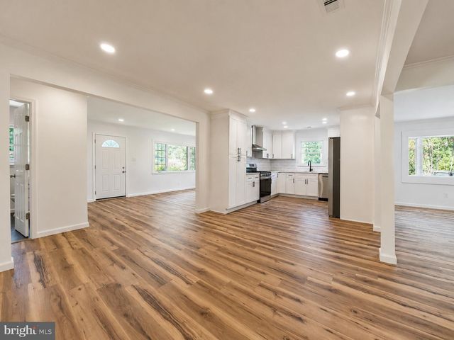 3 FERN CIR, West Berlin, NJ 08091