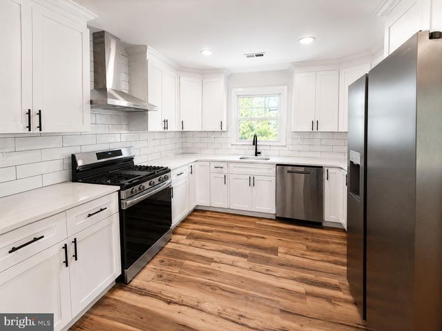 3 FERN CIR, West Berlin, NJ 08091