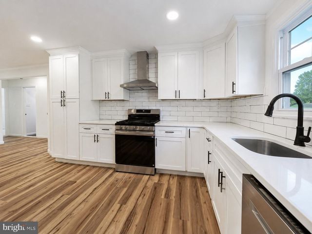 3 FERN CIR, West Berlin, NJ 08091