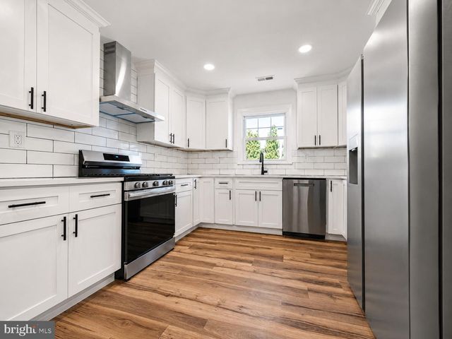 3 FERN CIR, West Berlin, NJ 08091