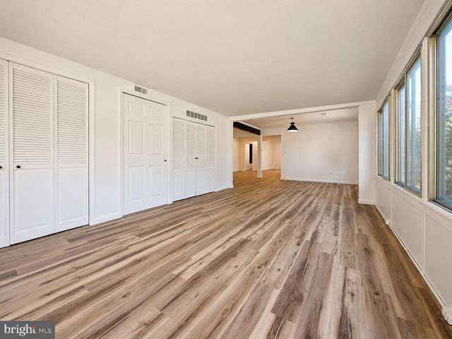 3 FERN CIR, West Berlin, NJ 08091