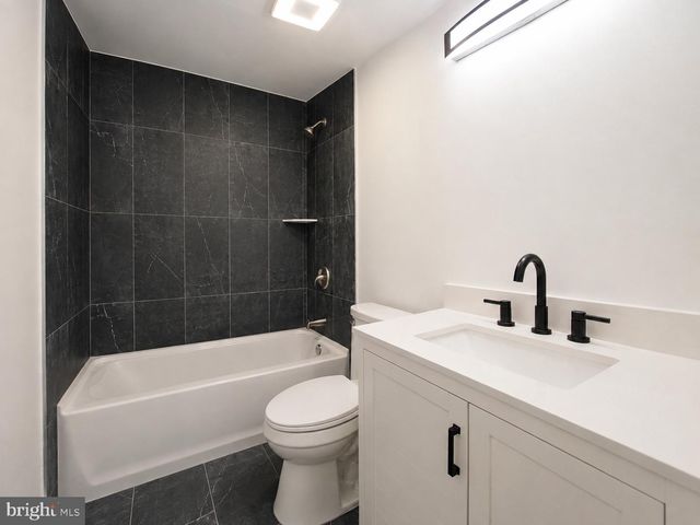 3 FERN CIR, West Berlin, NJ 08091