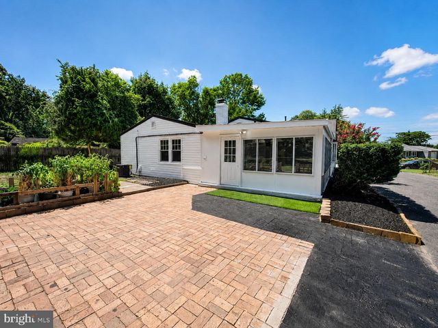 3 FERN CIR, West Berlin, NJ 08091