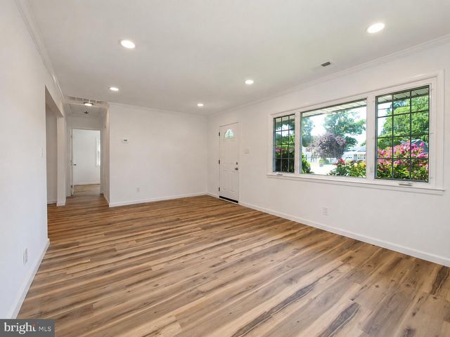 3 FERN CIR, West Berlin, NJ 08091