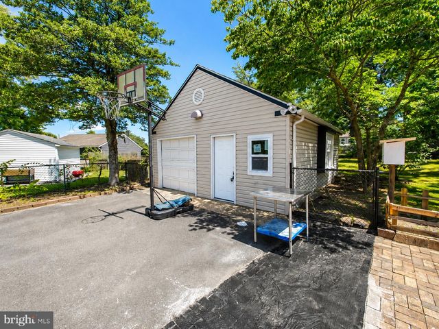 3 FERN CIR, West Berlin, NJ 08091