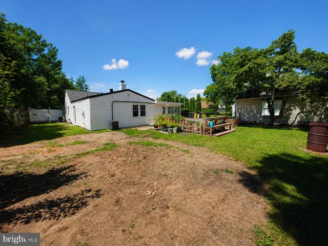 3 FERN CIR, West Berlin, NJ 08091
