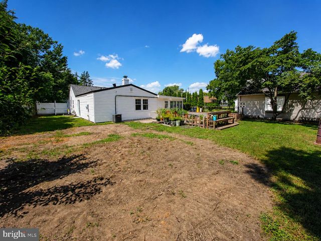 3 FERN CIR, West Berlin, NJ 08091