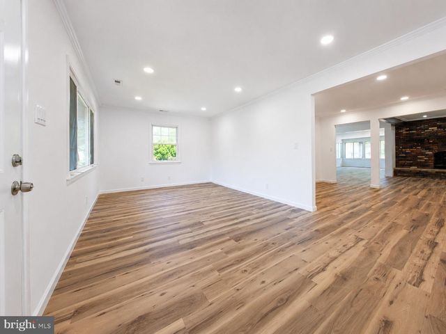3 FERN CIR, West Berlin, NJ 08091