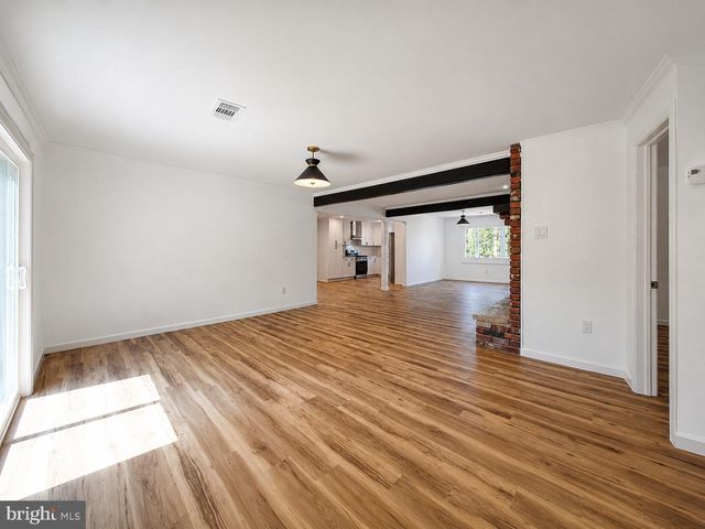 3 FERN CIR, West Berlin, NJ 08091