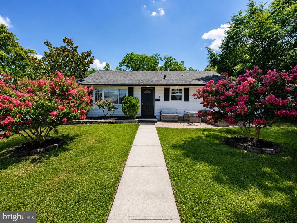 3 FERN CIR, West Berlin, NJ 08091