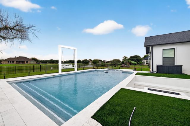 3227 River Bend Dr, Rosenberg, TX 77471