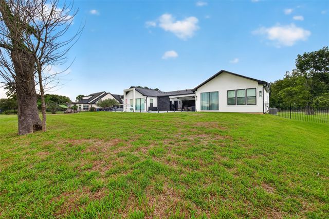3227 River Bend Dr, Rosenberg, TX 77471