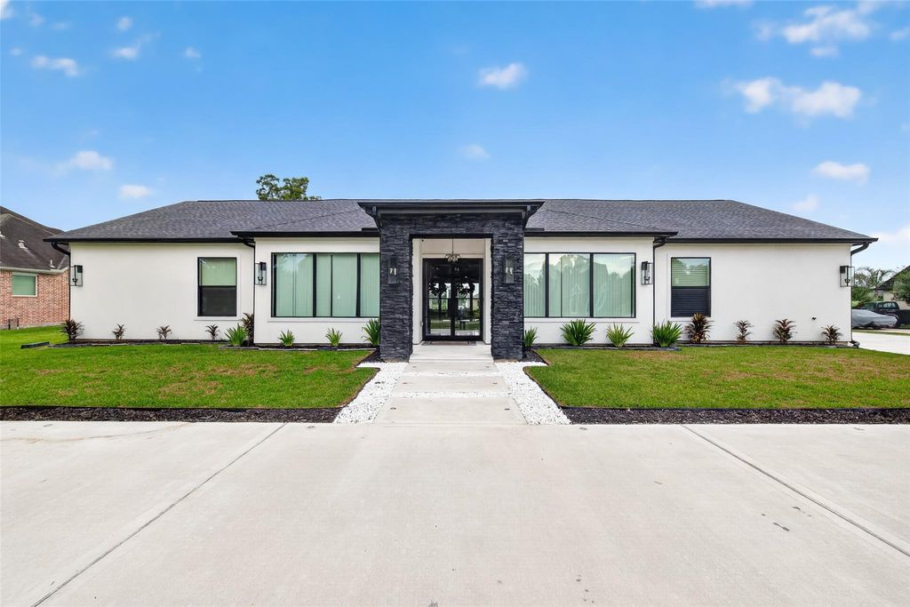3227 River Bend Dr, Rosenberg, TX 77471