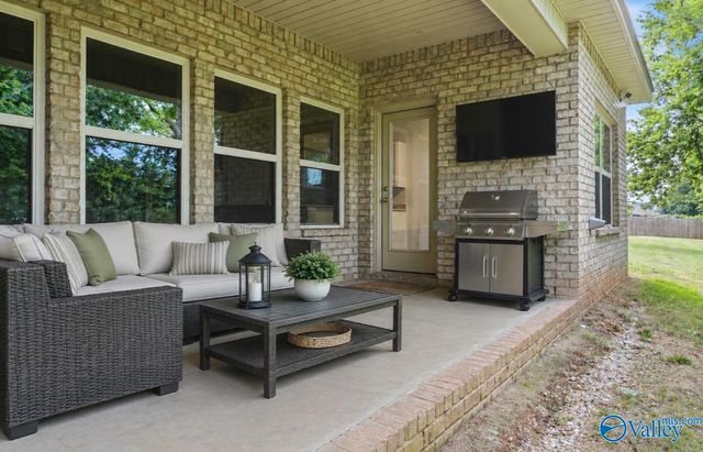 128 Canonbury Drive, New Market, AL 35761