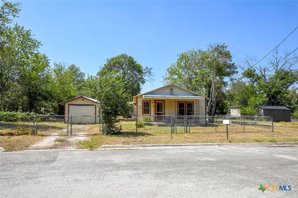 882 Samuels Street, New Braunfels, TX 78130