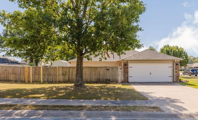 3214 Meadowlake, Bryant, AR 72022