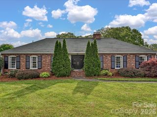 3927 Barclay Downs Drive, Charlotte, NC 28209