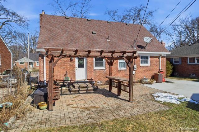 22050 Mauer Street, St. Clair Shores, MI 48080