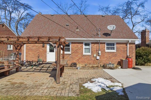 22050 Mauer Street, St. Clair Shores, MI 48080