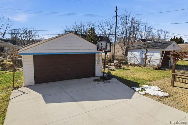 22050 Mauer Street, St. Clair Shores, MI 48080