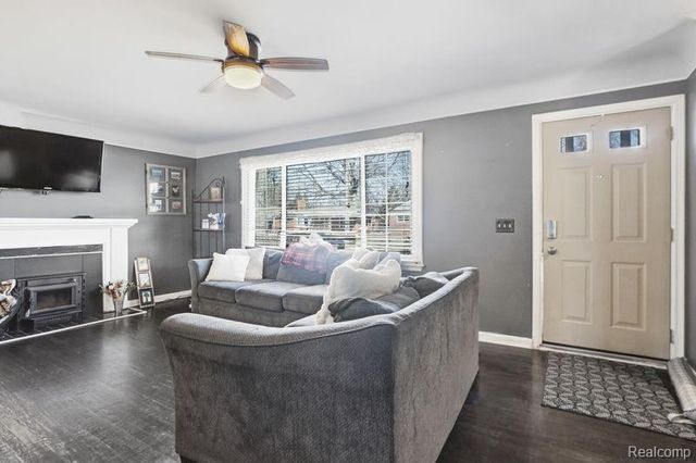 22050 Mauer Street, St. Clair Shores, MI 48080