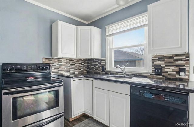 22050 Mauer Street, St. Clair Shores, MI 48080