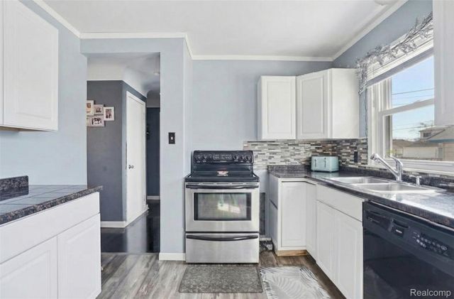 22050 Mauer Street, St. Clair Shores, MI 48080