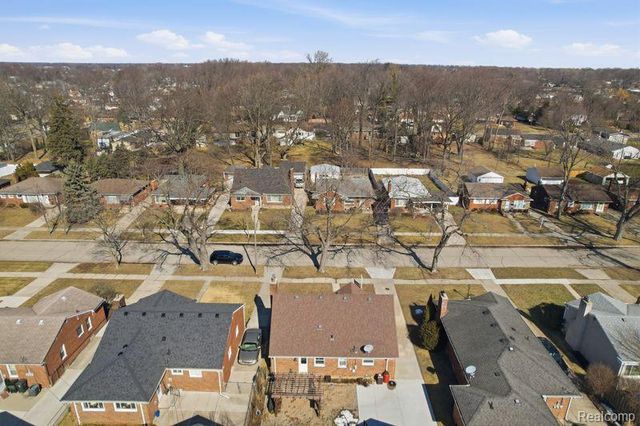 22050 Mauer Street, St. Clair Shores, MI 48080