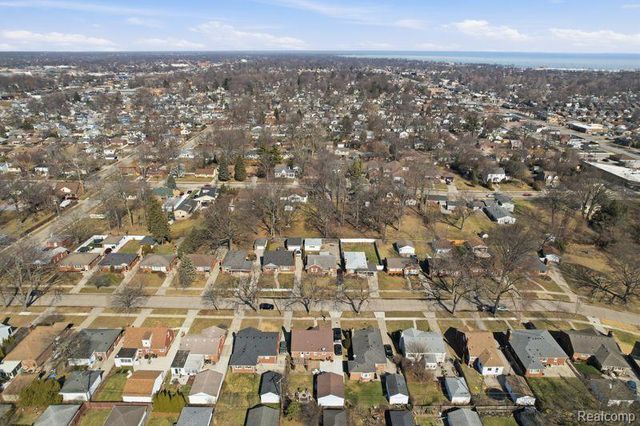 22050 Mauer Street, St. Clair Shores, MI 48080