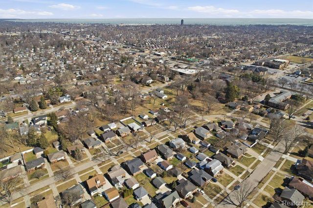 22050 Mauer Street, St. Clair Shores, MI 48080