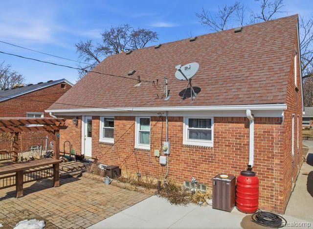 22050 Mauer Street, St. Clair Shores, MI 48080