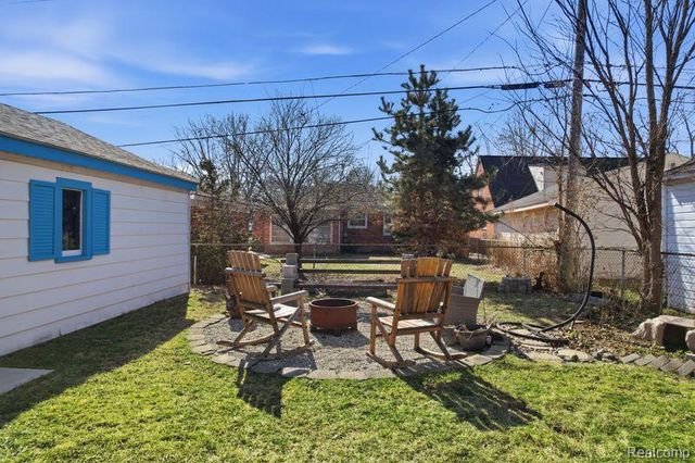 22050 Mauer Street, St. Clair Shores, MI 48080