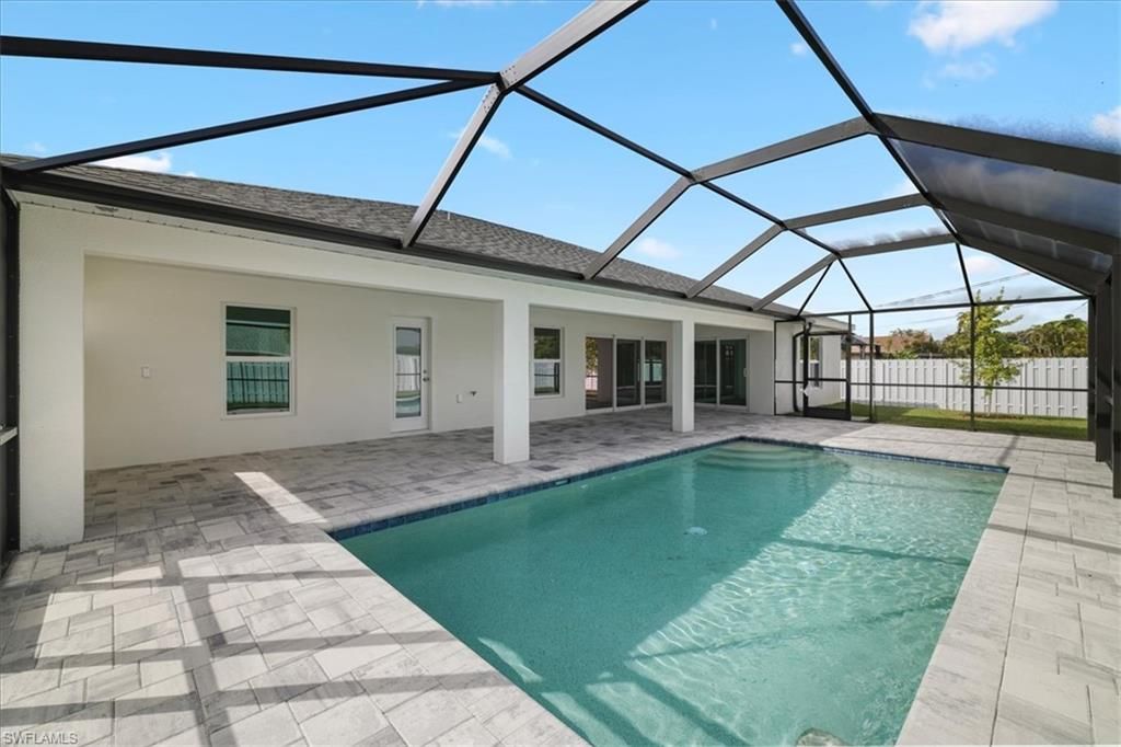 Image 2 of property listing at 505 SW 25th LN, Cape Coral, FL 33914