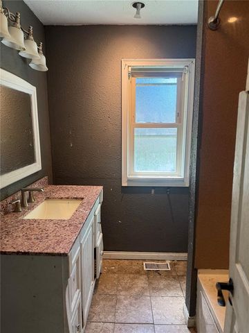 9915 North Road, Fairview Heights, IL 62208