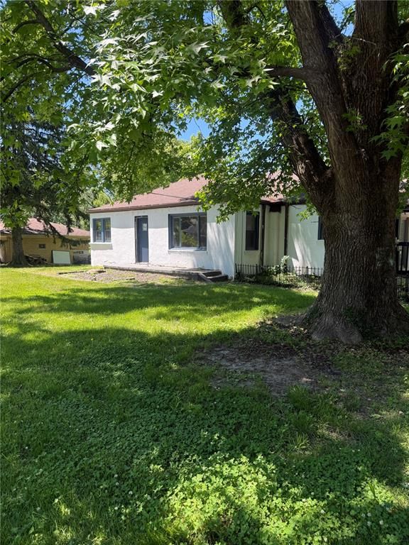 9915 North Road, Fairview Heights, IL 62208