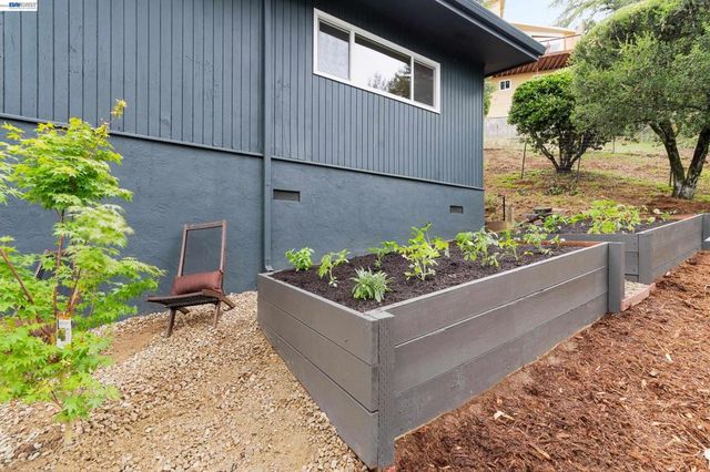 4827 Trinidad, Oakland, CA 94602